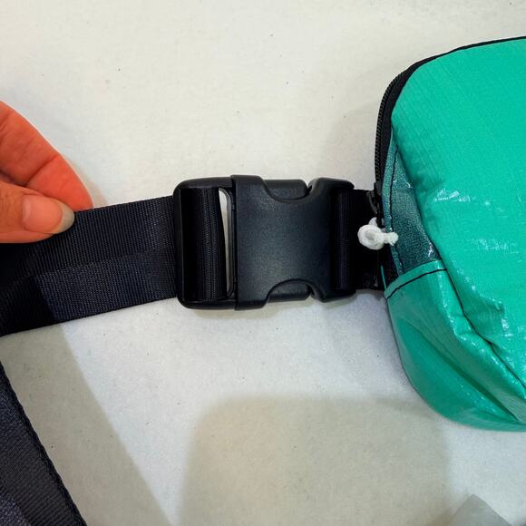 NEW RAREFORM Zion Sling Bag Fanny Pack Zipper Pouch Adjustable Belt Green Blue - Picture 5 of 6